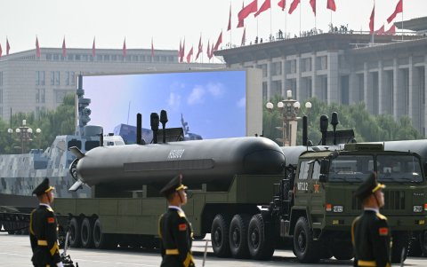 El vehículo submarino no tripulado HSU100, durante el desfile militar por el 80.º aniversario de la victoria sobre Japón y el fin de la Segunda Guerra Mundial, en la plaza de Tiananmén de Pekín.