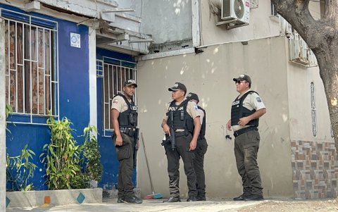 Hecho. La Policía recorrió la ciudadela para recabar indicios tras el ataque.