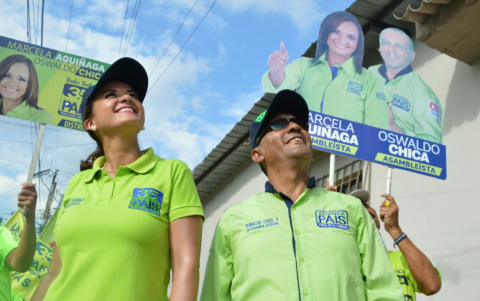 En 2017, en la campaña, Marcela Aguiñaga con Oswaldo Chica, quien fue su asambleísta suplente. Entonces el presidente de la CUT era correísta.