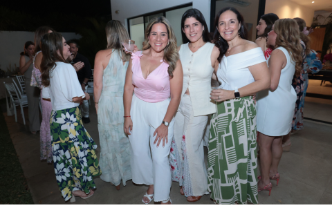 Katy Tapia, Adriana Félix y Mónica Villagómez.
