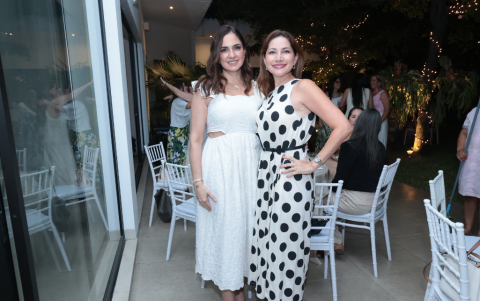 Moira Paredes y Carla Mendoza.