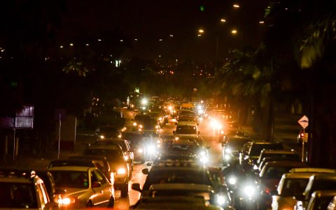 Problema. Entre las 19:00 y las 20:00 el problema se agrava. Hay miedo por los robos.