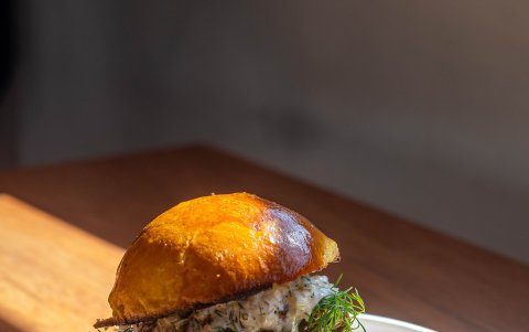 Platos que combinan ingredientes locales con sabores internacionales, como el kimchi, están en la carta de los sitios Chulpi Urbano y Plural Drinks.