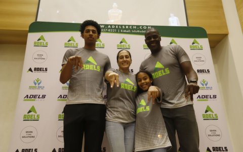 RJ Luis Jr. (i) pasó tiempo con su familia en Ecuador, conociendo varios lugares en Quito y Cuenca.