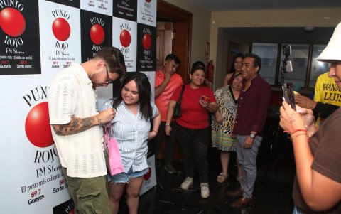 Miguel Melfi en su encuentro con los fans en Radio Punto Rojo.