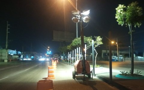 Actualmente se colocan unas estructuras en la vía.