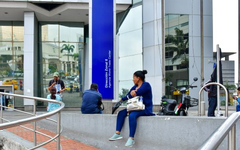 Ambiente afuera de las oficinas del Servicio de Rentas Internas (SRI), en la avenida Francisco de Orellana, en el norte de Guayaquil.