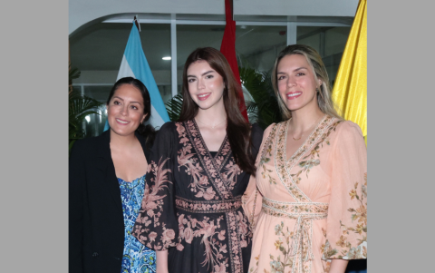 Amalia García, Nicole Mosquera y Amparo García.