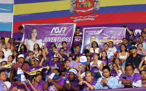 Militantes y líderes del oficialismo participan activamente en la Convención Nacional de ADN, septiembre de 2025.