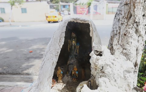 Esta gruta se observa en el lugar donde sicarios mataron a un hombre, en el centro de Guayaquil.