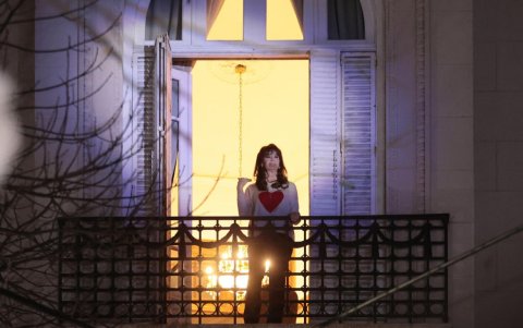 La expresidenta Cristina Fernández tuiteó desde su departamento donde cumple prisión domiciliaria con críticas al Gobierno de Milei.