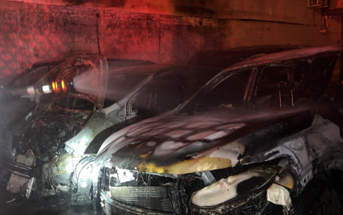 Los automotores quedaron totalmente calcinados.