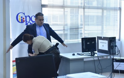 Los catedráticos para la elaboración de las preguntas del examen escrito del proceso de renovación parcial del CNE ya terminaron el banco de preguntas.