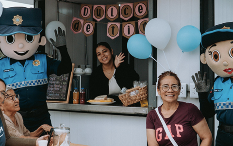 Emprendedores locales presentaron sus productos en un ambiente festivo que impulsó la economía barrial.