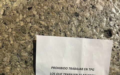 Uno de los panfletos advertía: “Los que trabajan se mueren, aquí nadie va a trabajar”.