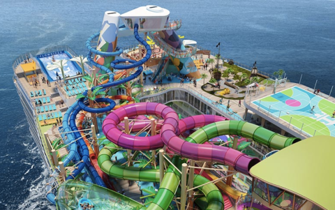 Crucero Legend of the Seas con espacios diseñados para albergar a miles de pasajeros.