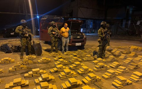 El Ejército informó este 8 de septiembre sobre la incautación de 800 bloques de marihuana y la detención de dos ciudadanos colombianos