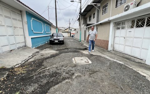 Mantenimiento. Esta peatonal fue intervenida por medio de una autogestión que hizo un exmorador; ahora la calzada está dañada por falta de mantenimiento.