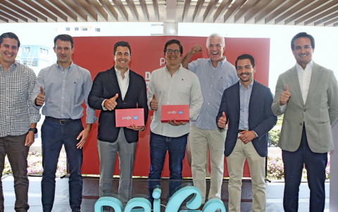 Arturo Serrano, Jorge Hurtado, Guillermo Lasso Alcívar, Santiago Lasso Alcívar, Ernesto Weisson, Alain Broos y Fernando Coronel, directivos de Banco Guayaquil.