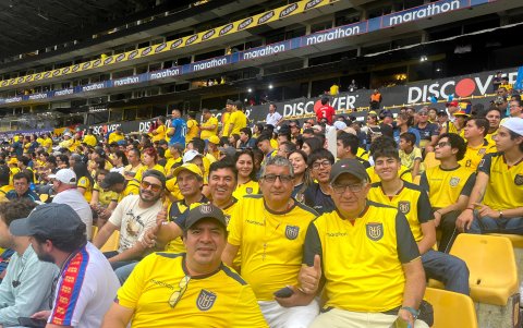 Los hinchas de La Troncal en el Monumental, con Rómulo Alcívar que tuvo palabras de gratitud para Enner.