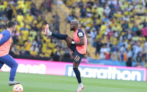 Enner Valencia en el calentamiento antes del Ecuador vs Argentina.