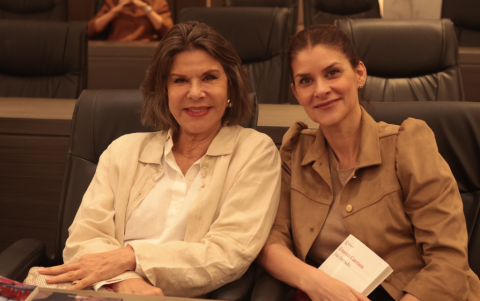 Denise Rosales y Adriana Aguirre.