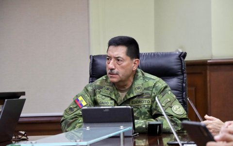 El jefe del Comando Conjunto, General Henry Delgado Salvador, sugiere una postura inflexible: “La consigna frente a las amenazas es clara: la cárcel o el infierno”.