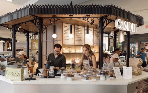 Casa Deli combina tradición familiar, ingredientes premium y opciones veganas en una propuesta fit y gourmet.