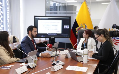 El 1 de marzo de 2024, Andrés Alprecht, entonces subsecretario de Planificación  de Defensa, reemplazó al ministro Loffredo en su comparecencia ante la Comisión de Régimen Económico de la Asamblea.