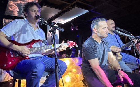 TercerMundo tocando en discotecas durante su gira ‘Íntimos Discotecas 2025’.
