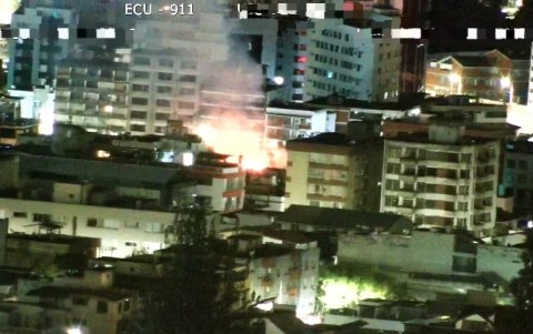 Debido a la magnitud de las llamas, el incendio se observaba desde los pisos superiores de edificios cercanos.