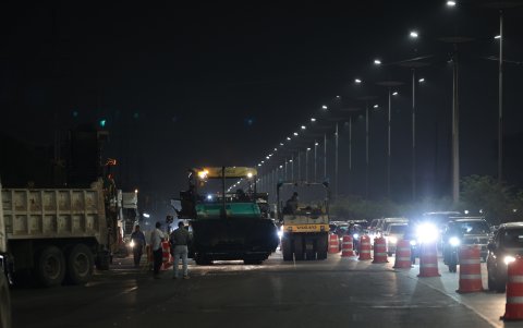 Los trabajos se reanudaron en la arteria, pero la ciudadanía denuncia que falta planificación y transparencia respecto a la obra.