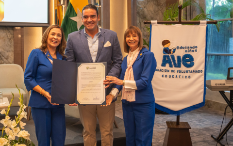 Mechita Novack de Ycaza, Juan José Yúnez y July Saab de Auad.