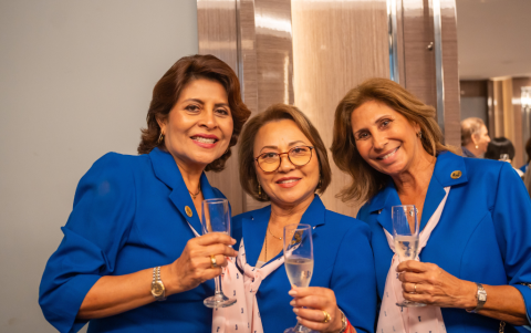 Glenda de Buraye, Susana de Jucaura y María Cristina Martínez.