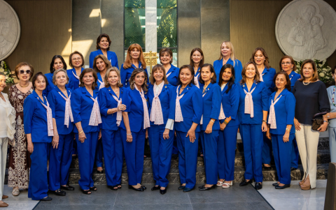 Voluntarias y exvoluntarias se reunieron para la foto general.