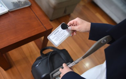 Las agencias suelen realizar recomendaciones a los propietarios de los alojamientos: recepción y control de llaves, colocar cámaras, etc.