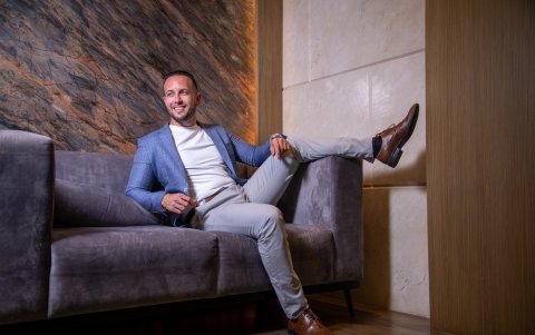 A los 18 años llegó de Cuba a Ecuador.