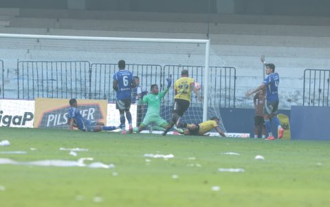 Barcelona se puso adelante en el marcador ante Emelec en el Clásico del Astillero.