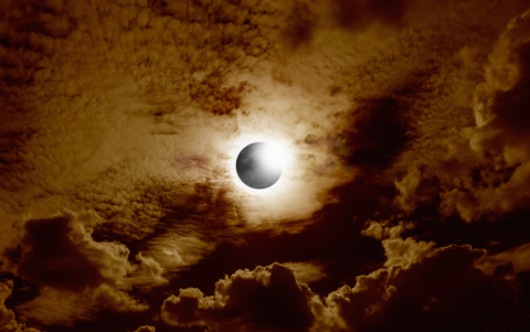 Este fenómeno despierta interés global por su rareza y belleza astronómica.