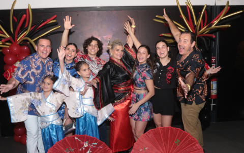 La cumpleañera acompañada de Walter Frei, Valentina de Frei, Juan Carlos Pita, Neva Pita, Noella Pita, Juan Carlos Pita y las niñas Alana y Emily Frei.