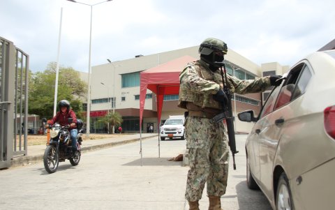 La escalada de violencia dentro de los hospitales ecuatorianos ha generado una creciente incertidumbre sobre la operatividad del sistema de salud.