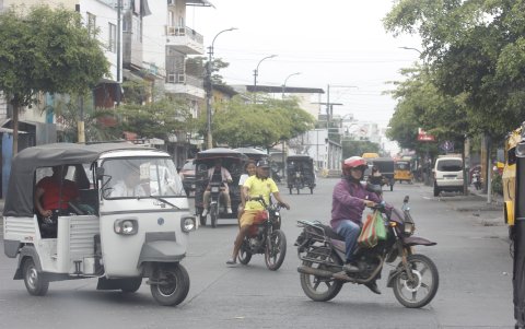 Tránsito. La falta de control en el tránsito es otro de los problemas que denuncian los moradores. Motos y tricimotos circulan sin cumplir las normas respectivas.