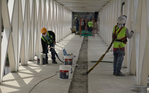 El proyecto incluye seis andenes (ampliables a once), doce boleterías, salas de espera, áreas comerciales, edificio de encomiendas, planta de tratamiento de agua y estación de generación de energía.
