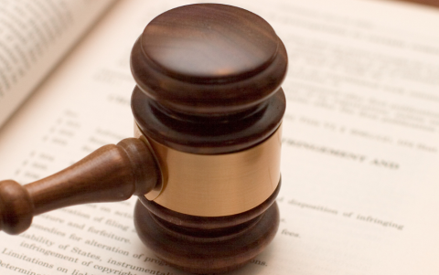 En Ecuador, las obras generadas por IA no tienen autoría legal reconocida, al no contar con intervención humana.