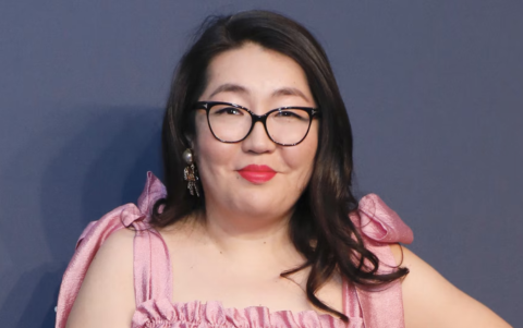 Jenny Han, autora de la trilogía original, será productora ejecutiva de la película y garante del tono emocional de la historia.
