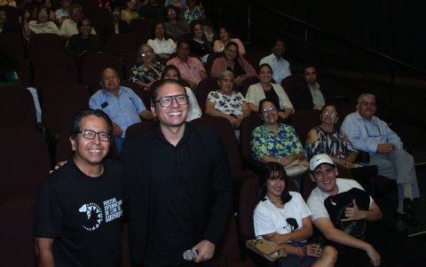 El director Wladimir Palacios antes de iniciar el cine foro.