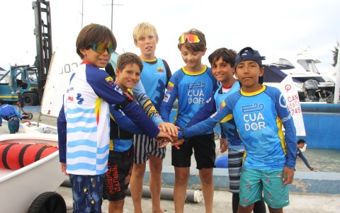 Parte del equipo masculino en el Sudamericano de Salinas.