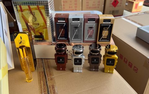 Al inspeccionar este cargamento se encontraron miles de cajas que contenían 20.760 perfumes presuntamente falsificados.
