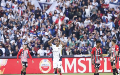 Bryan Ramírez (c) abrió el marcador para Liga de Quito ante Sao Paulo.