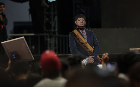 Paulo Londra como presidente del Ecuador.